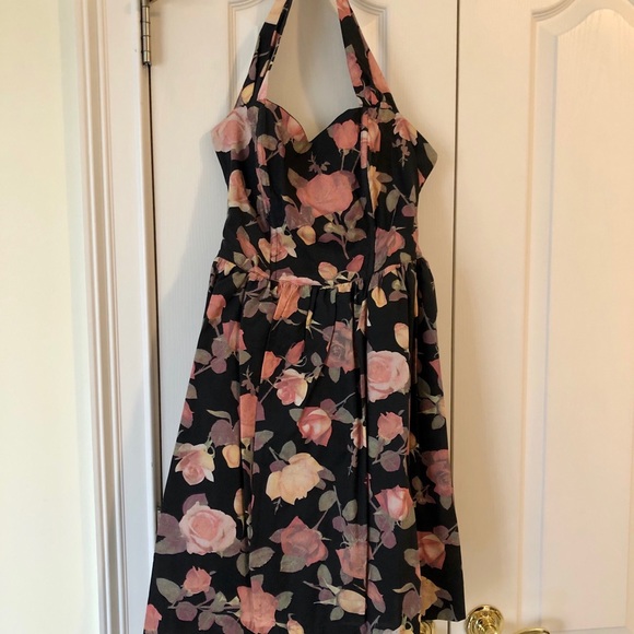 Halter top flowery dress, knee-length - Picture 1 of 5